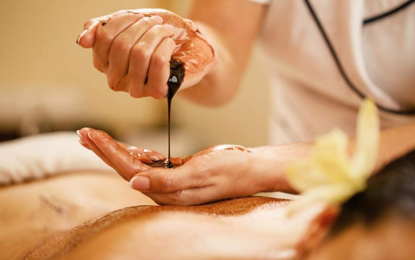 Čokoládová masáž s peelingem a zábalem